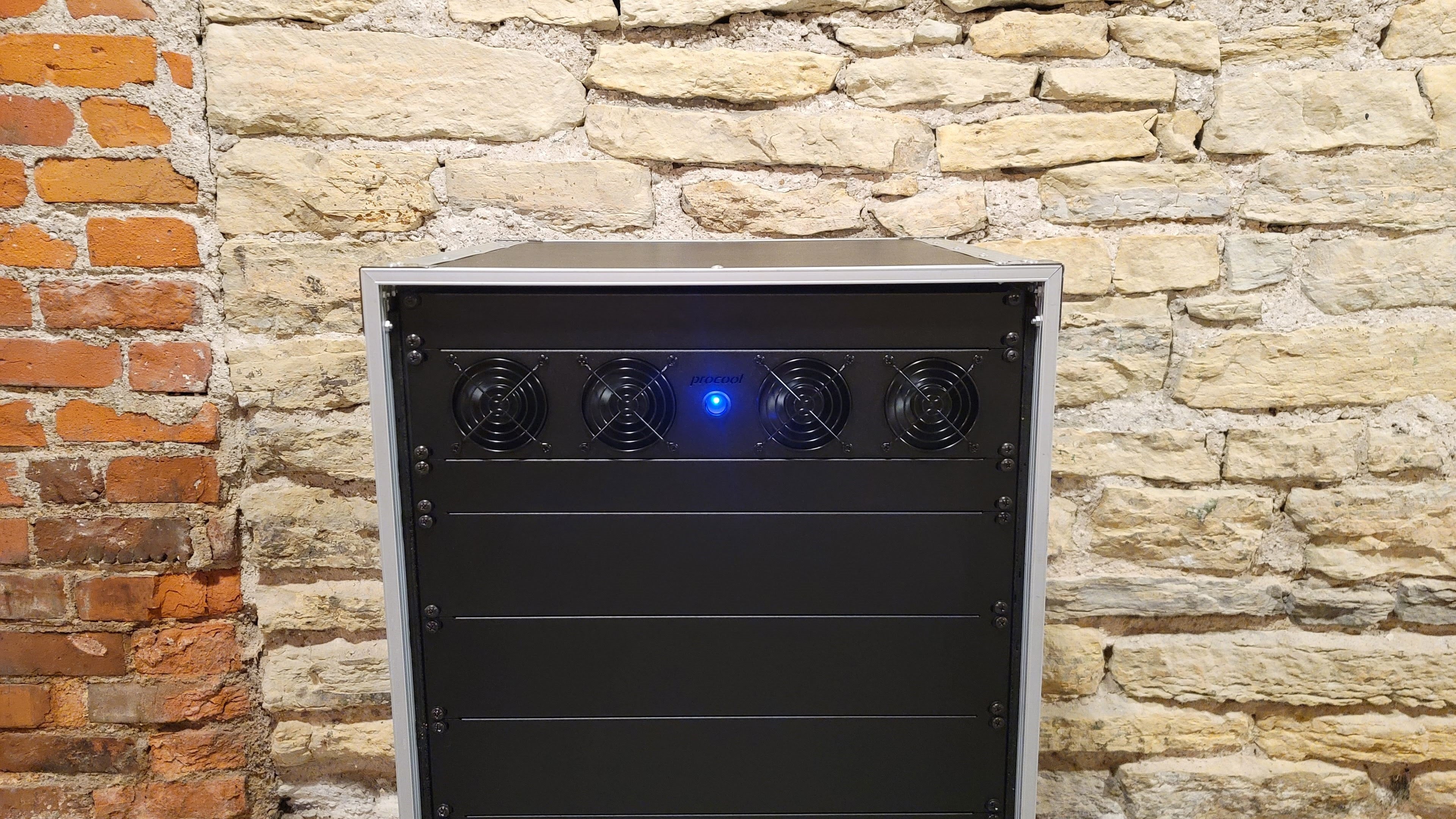 SXT2280 - 2U Quiet Temperature-Controlled Variable Speed Rack Fan