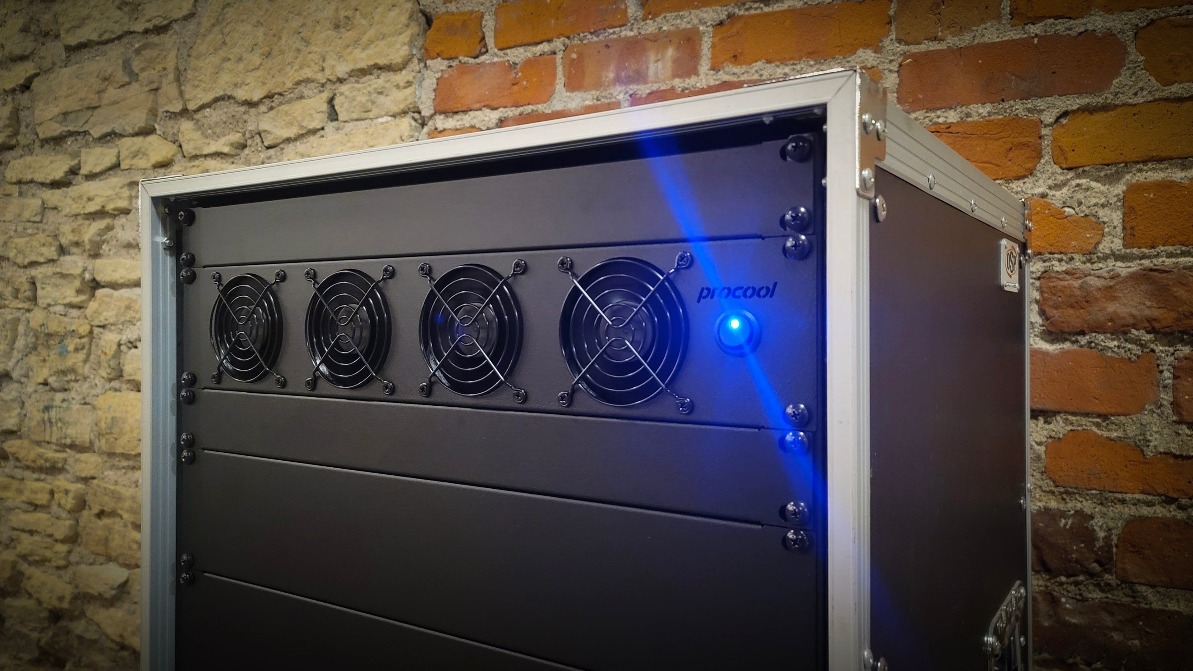 SXT480 - 2U Quiet Temperature-Controlled Variable Speed Rack Fan